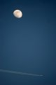 01 - una luna_un aereo_una scia